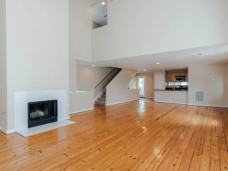 2724 Shelby Ave — Photo 4