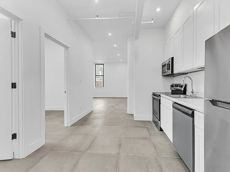 81 Willoughby St #406 — Photo 5