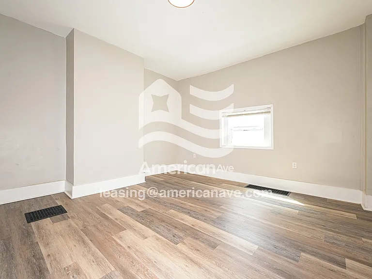 751283_002_living_room_2.jpg