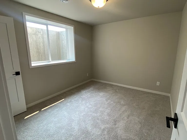 2232 Griffin Dr S — Photo 17