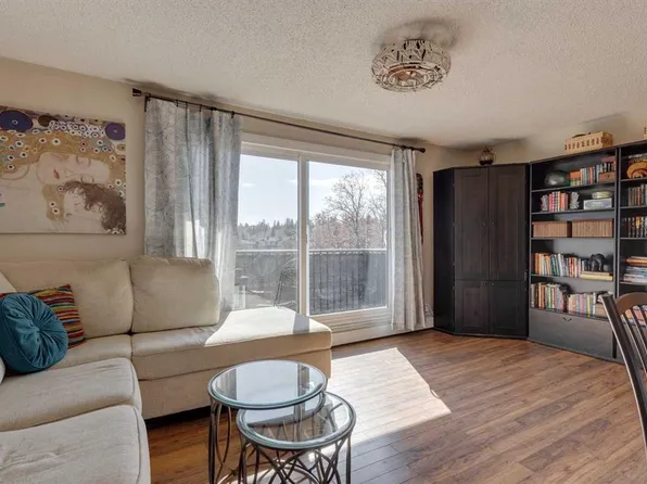 2203 E 14th St SW #301, Calgary, AB T2T 3T2