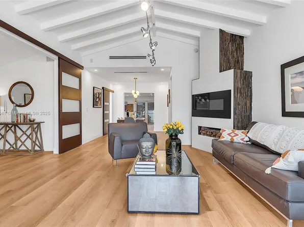 1347 71st St, Miami Beach, FL 33141