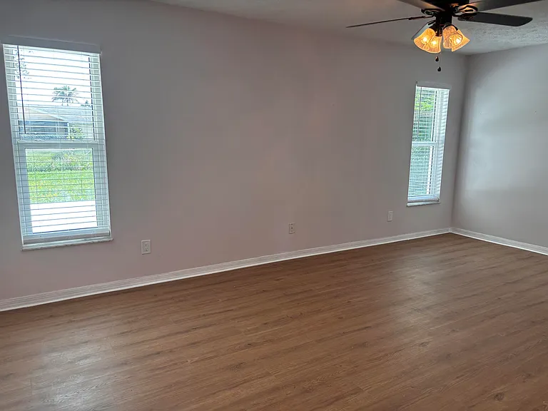450 SW Eyerly Ave — Photo 13