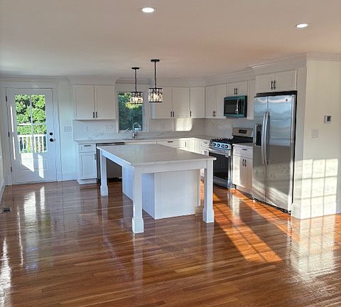 3rd image of 90 Norton Rd