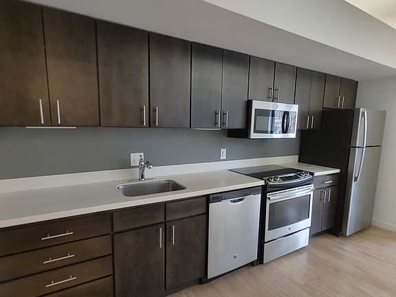3rd image of 662 E 63rd St #105