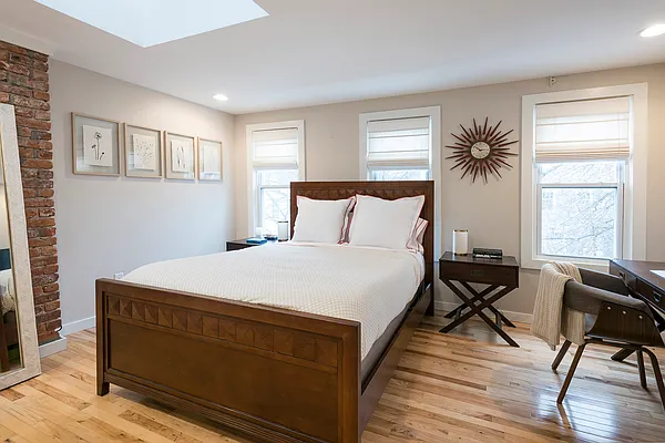 Sold by Douglas Elliman | media 21