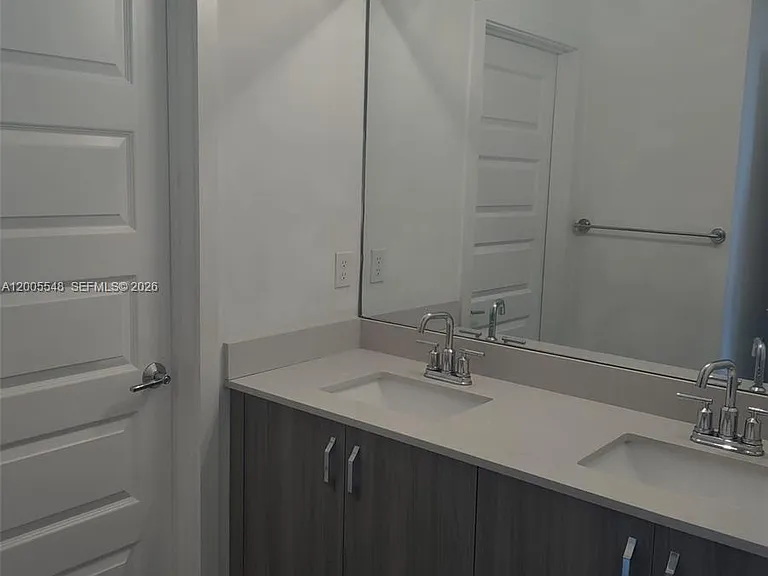 640 Pioneer Way #640 — Photo 30