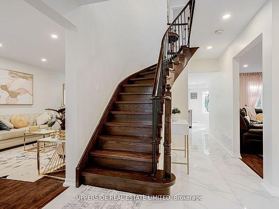 3rd image of 167 Covent Cres