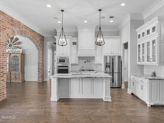 5th image of 307 Sylvester Dr