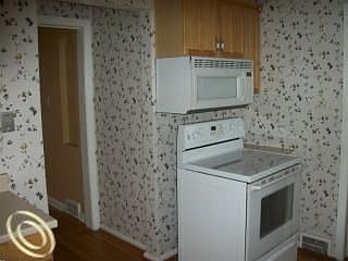 3rd image of 1343 Hollywood Ave