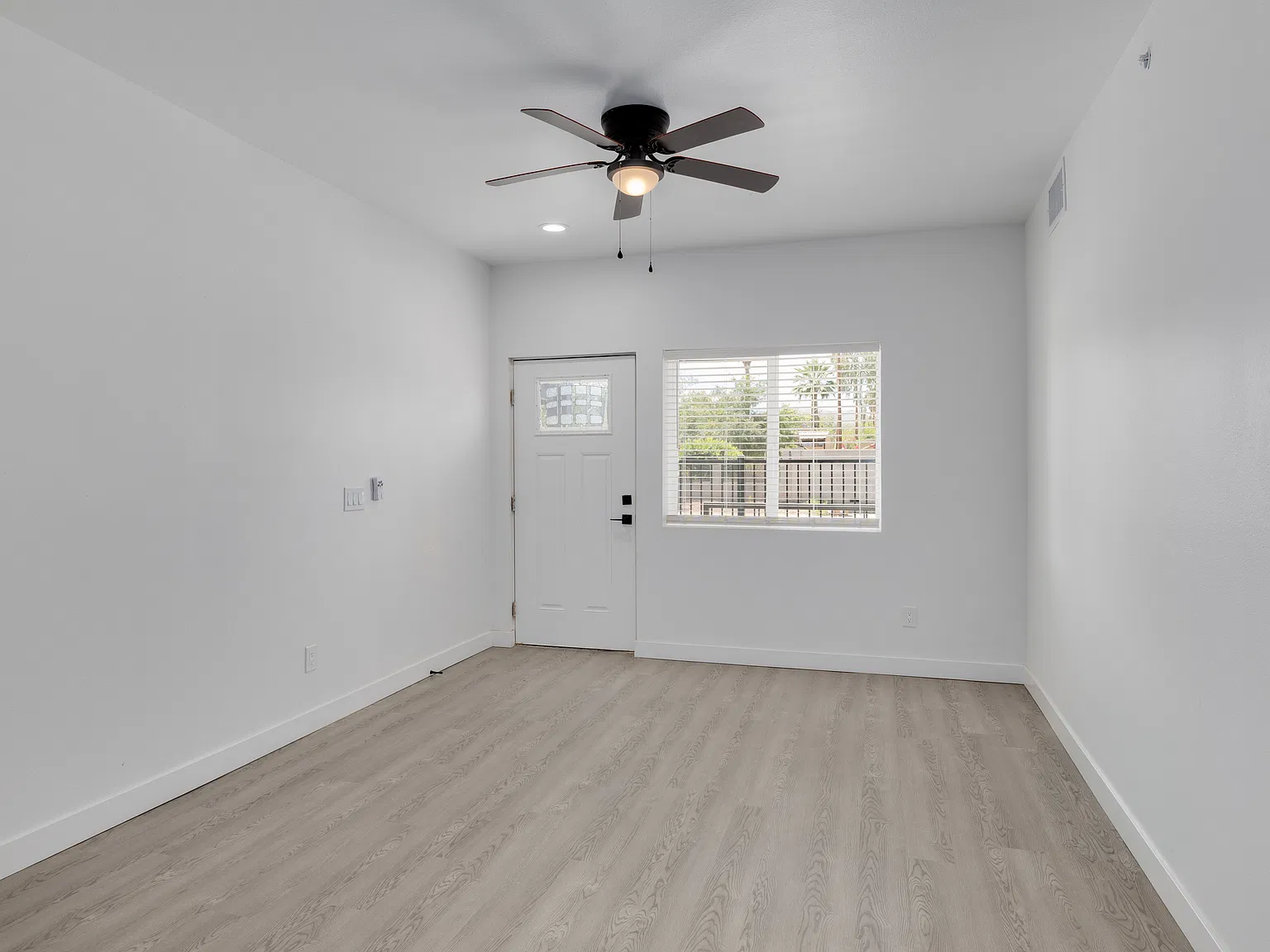 357 E Roeser Rd — Photo 3