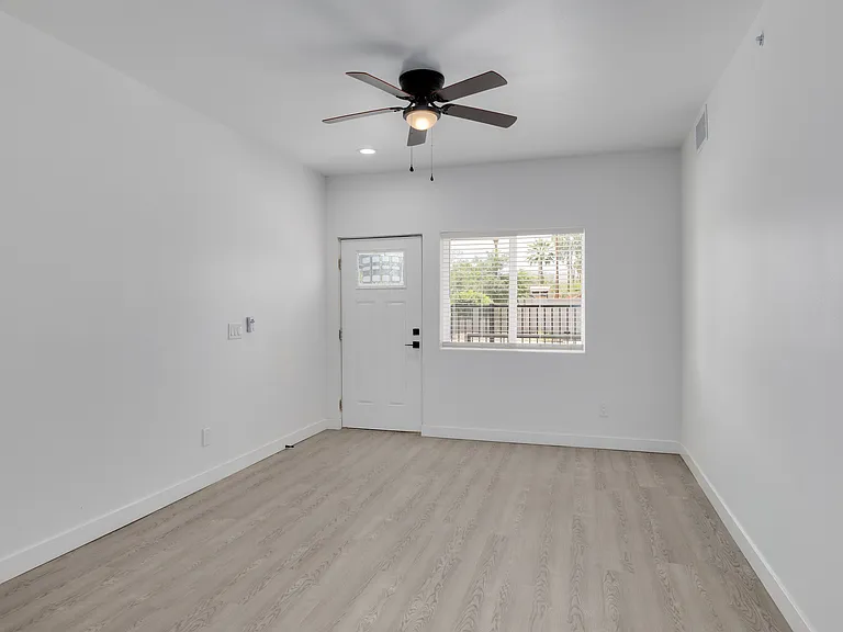 357 E Roeser Rd #18 — Photo 2