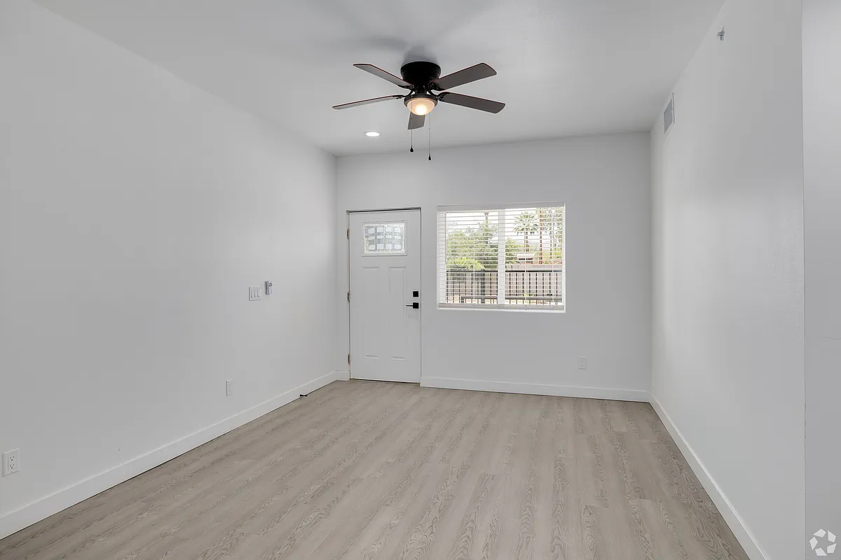 Building Photo - 357 E Roeser Rd #18