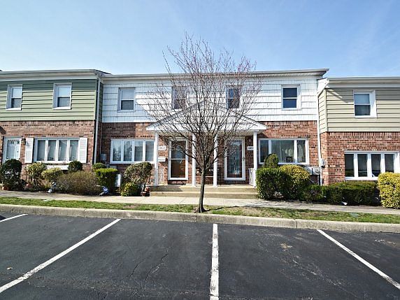 1st image of 426-6 Corona Ave