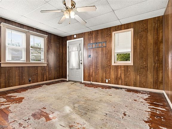 5th image of 218 Jacob St NE