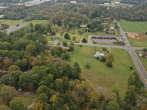 1206 Dews Pond Rd NE, Calhoun, GA 30701