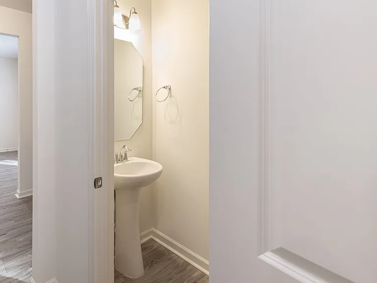 105 Luna Ln — Photo 14