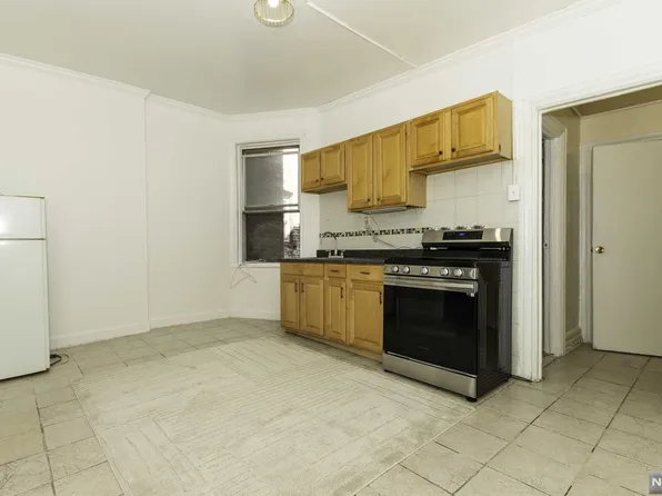 5600 Hudson Ave #9, West New York, NJ 07093