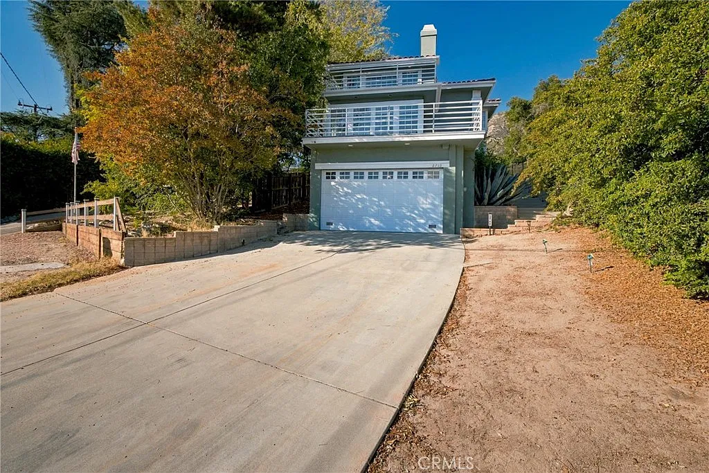 4 bed, 2.5 bath, 3671 sqft, $6,450 — Photo 1