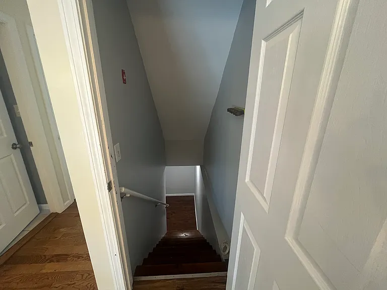 798 Canterbury St — Photo 12