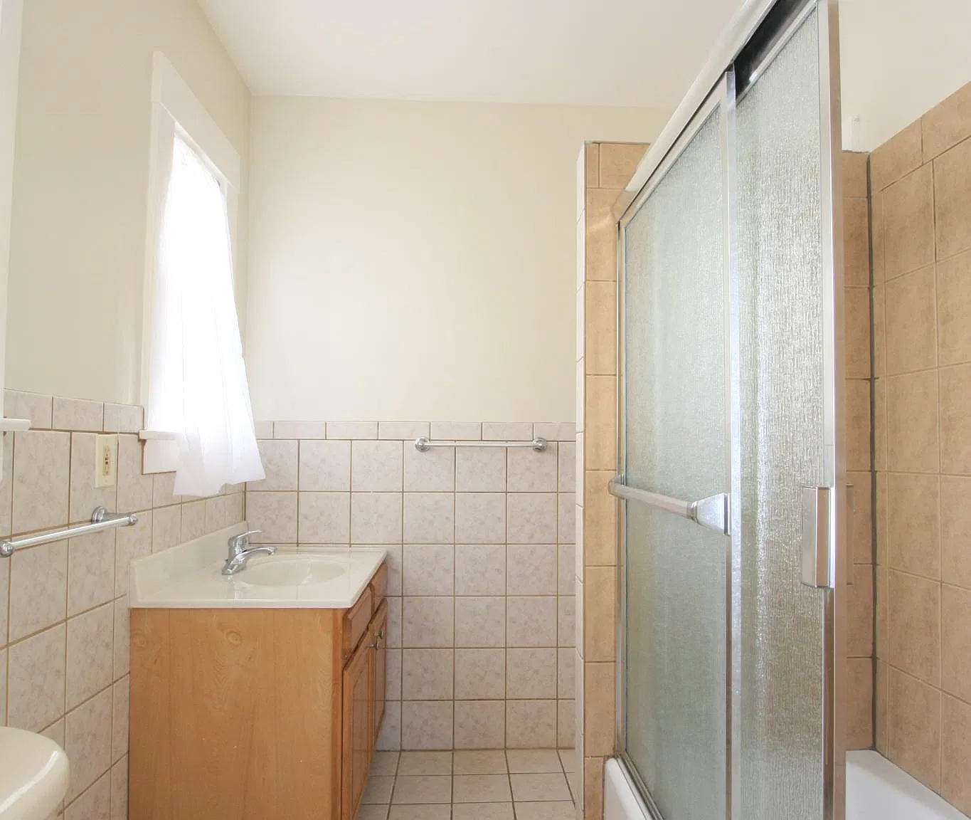3 bed, 1.5 bath, 1000 sqft, $2,600 — Photo 4