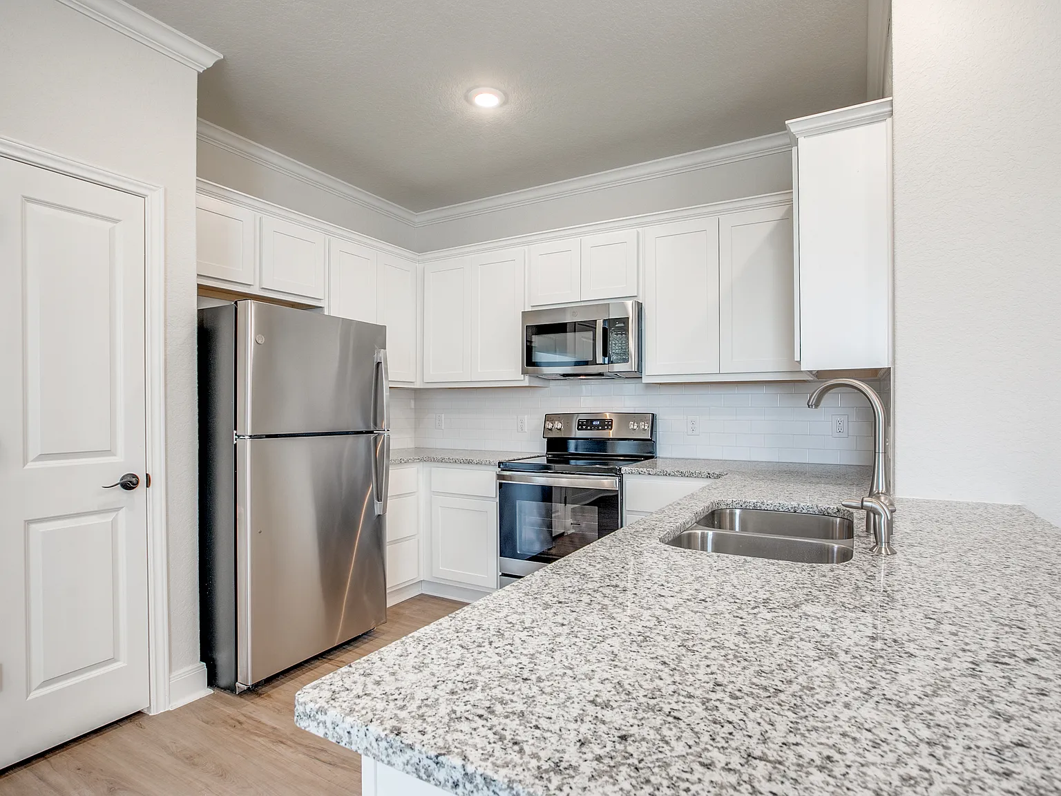 3 bed, 2.5 bath, 1380 sqft, $1,520 — Photo 4