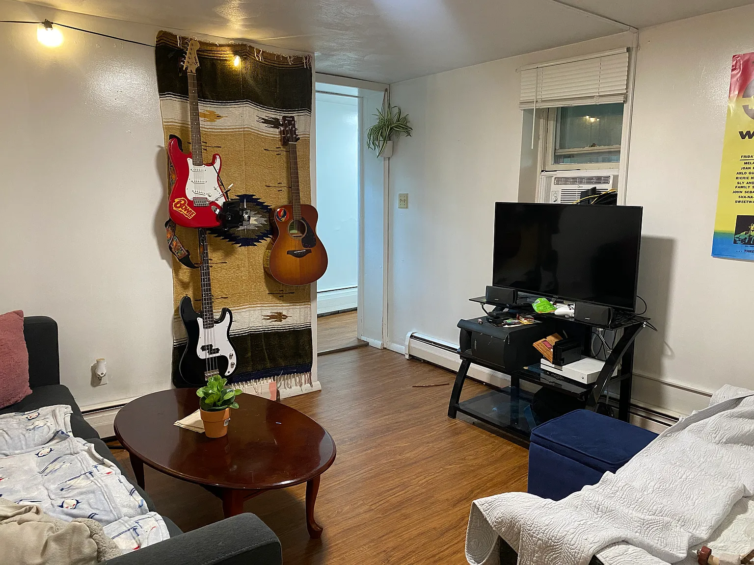 2 bed, 1000 sqft, $1,300 — Photo 1