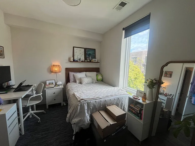 1045 W Cornelia — Photo 30