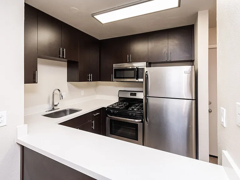 Riverbend Apartments — Photo 8