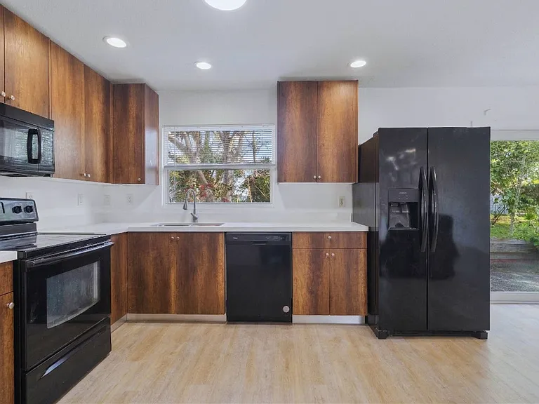 22229 Little Falls Ave — Photo 5