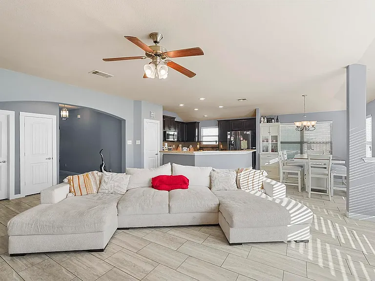 1320 Riviera Dr — Photo 10