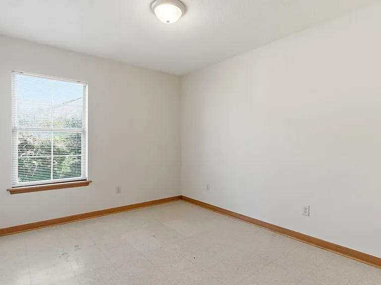 2208 N Malcolm St — Photo 8