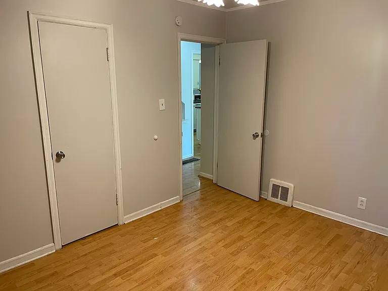 5710 Washington Ave — Photo 10