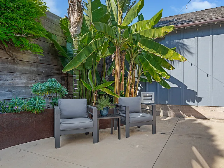 1093 Holly Ave — Photo 24