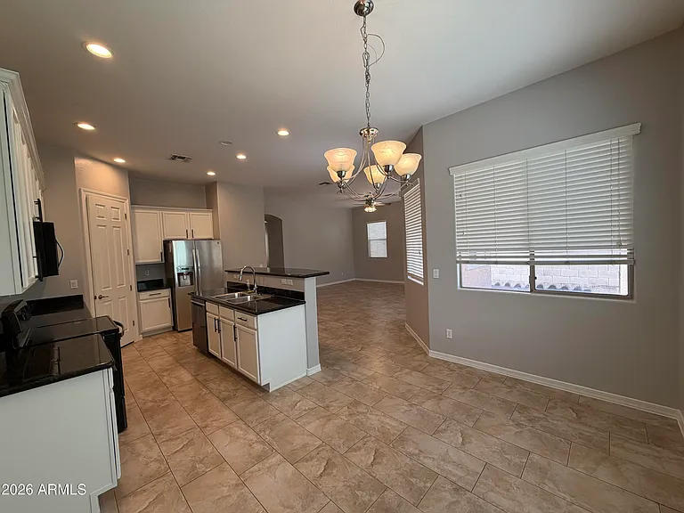 2417 E Iris Dr — Photo 8