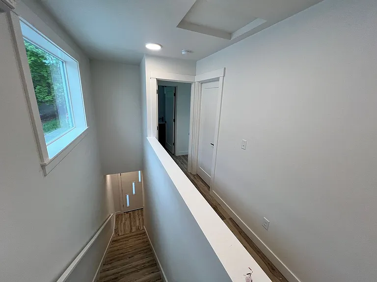 1223-1229 E Laurel St — Photo 32