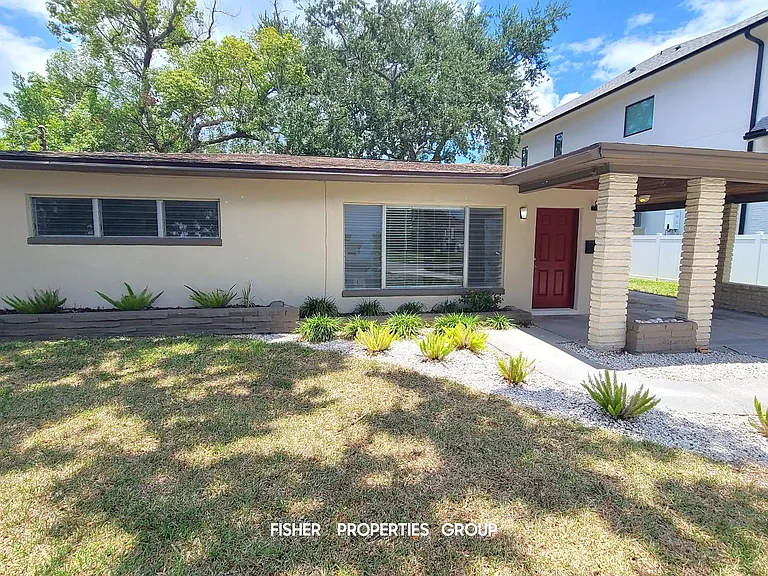 621 Riviera Dr — Photo 3