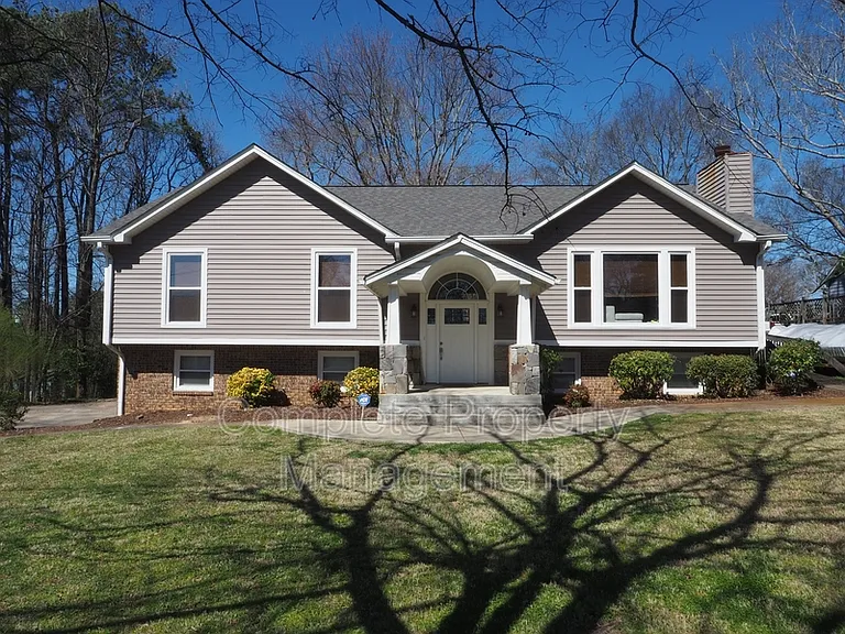 604 Farr Cir — Photo 1
