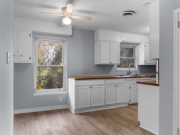 4th image of 3015 Thomas Lane