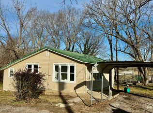211 W Steffens St, Houston, MO 65483