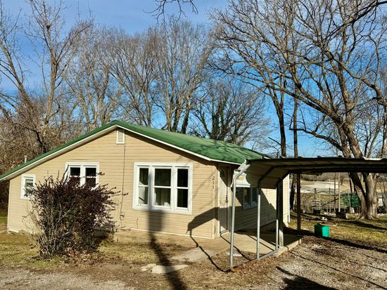 211 W Steffens Street, Houston, MO 65483