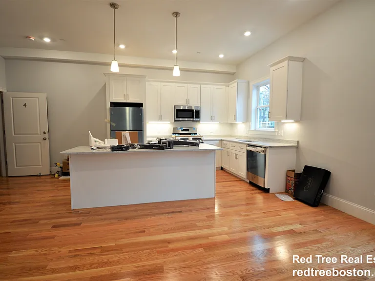 18 Murdock St — Photo 3