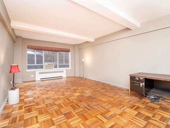 3rd image of 45 W 54th St #Aa2