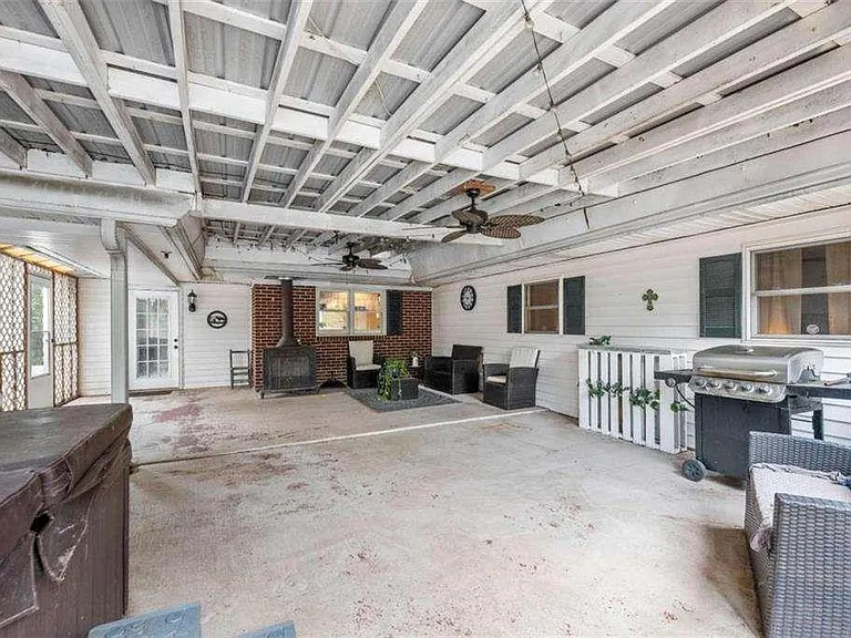 2110 Prather Bridge Rd — Photo 35
