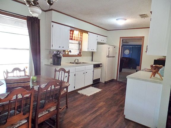 5th image of 121 Bonita St