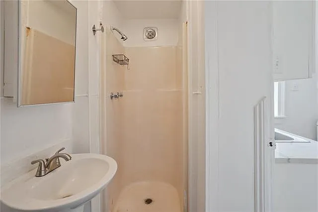 732 Burgundy St #C — Photo 14