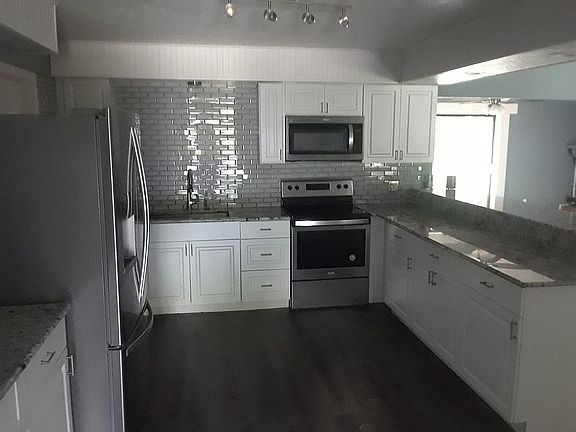 3rd image of 301 Suzette Dr