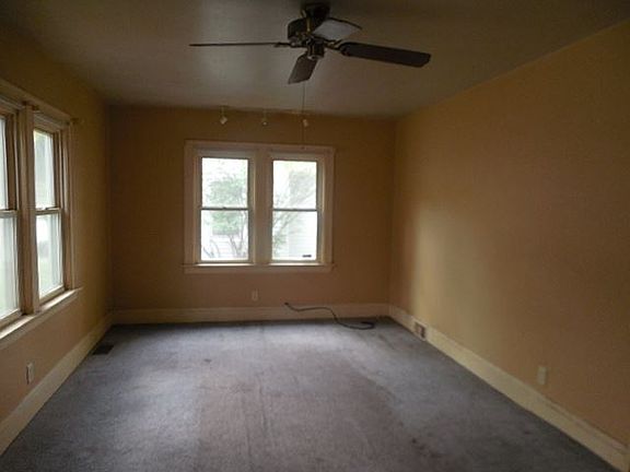2nd image of 335 S Michigan Ave