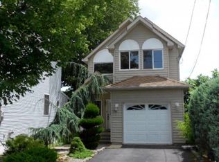 758 4th St, Secaucus, NJ 07094