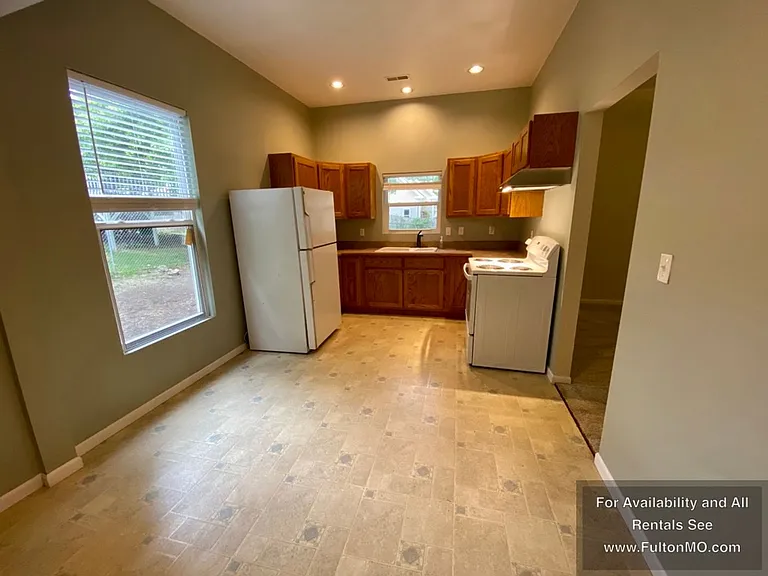 821 Court St #A — Photo 16